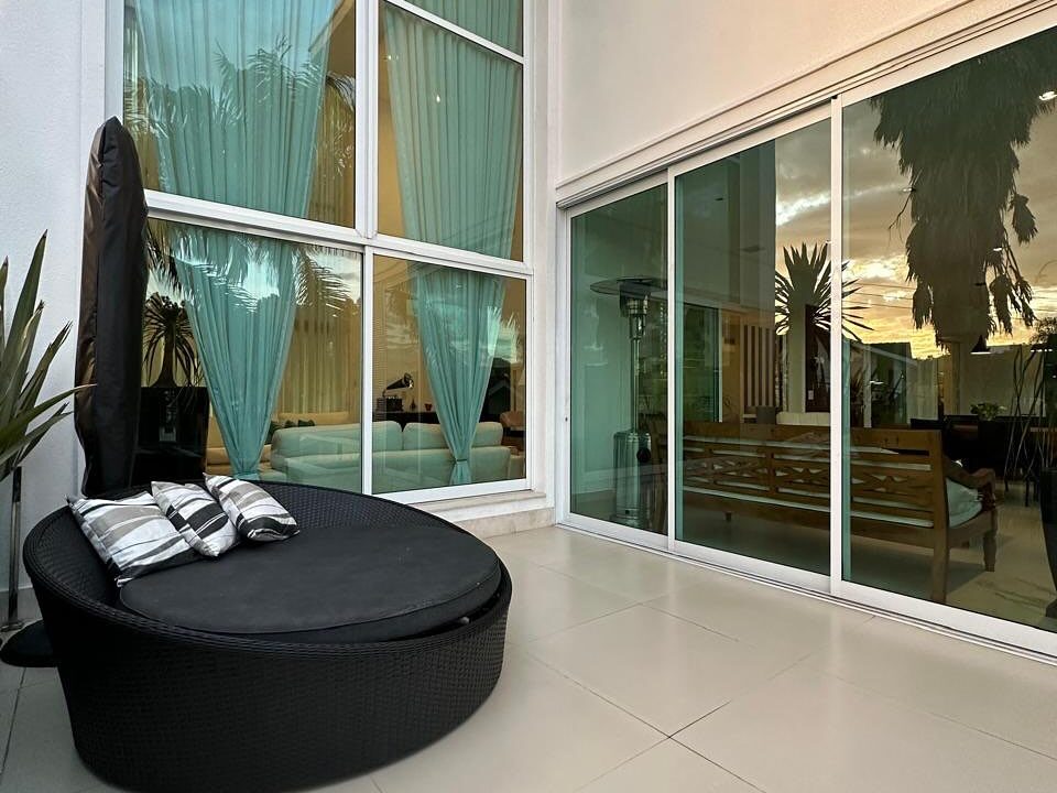 Exclusividade e sofisticação no Residencial Alphaville 11! ✨🏡Apresentamos esta incrível residên(3)