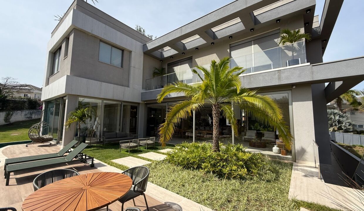 8fb9f8fe-05c9-4ae5-98df-b0921a136c9a