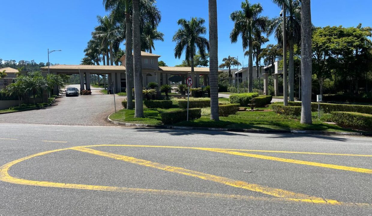 PHOTO-2025-10-20-18-05-07