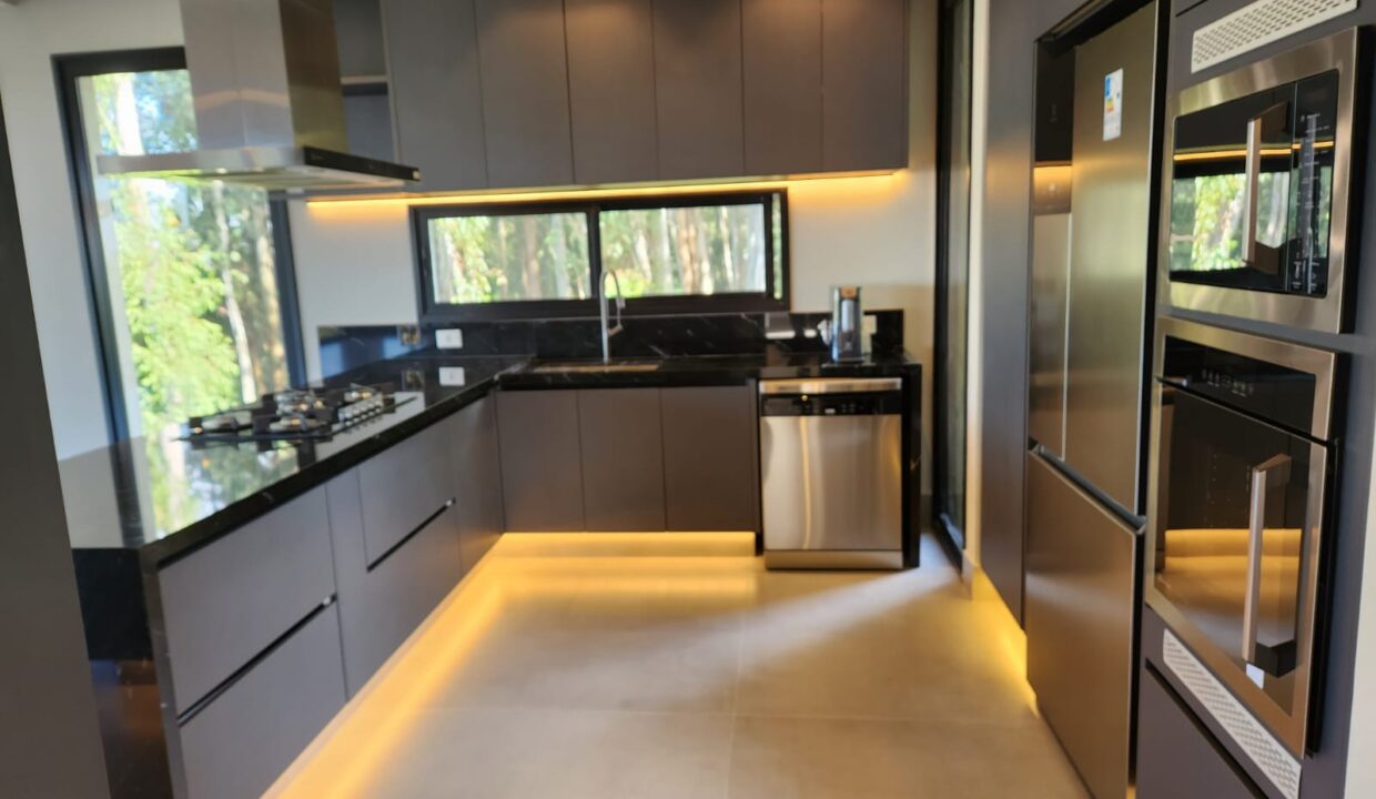 PHOTO-2025-11-04-10-31-47