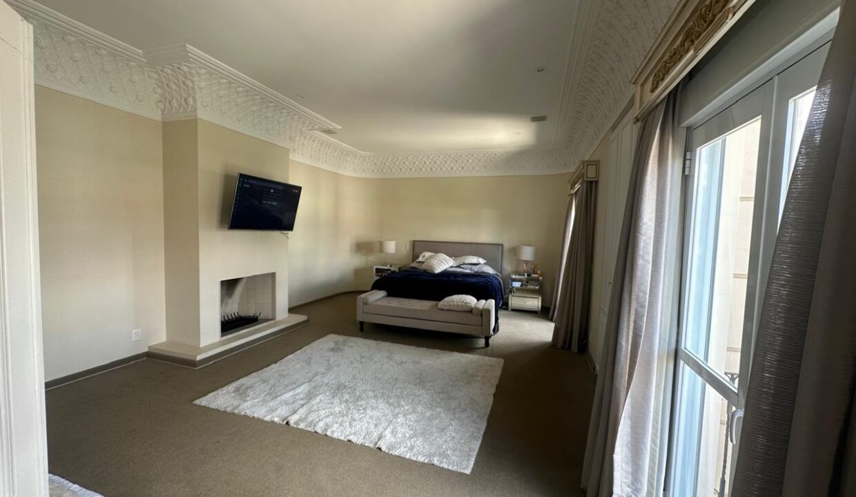 PHOTO-2025-11-09-16-44-44(7)