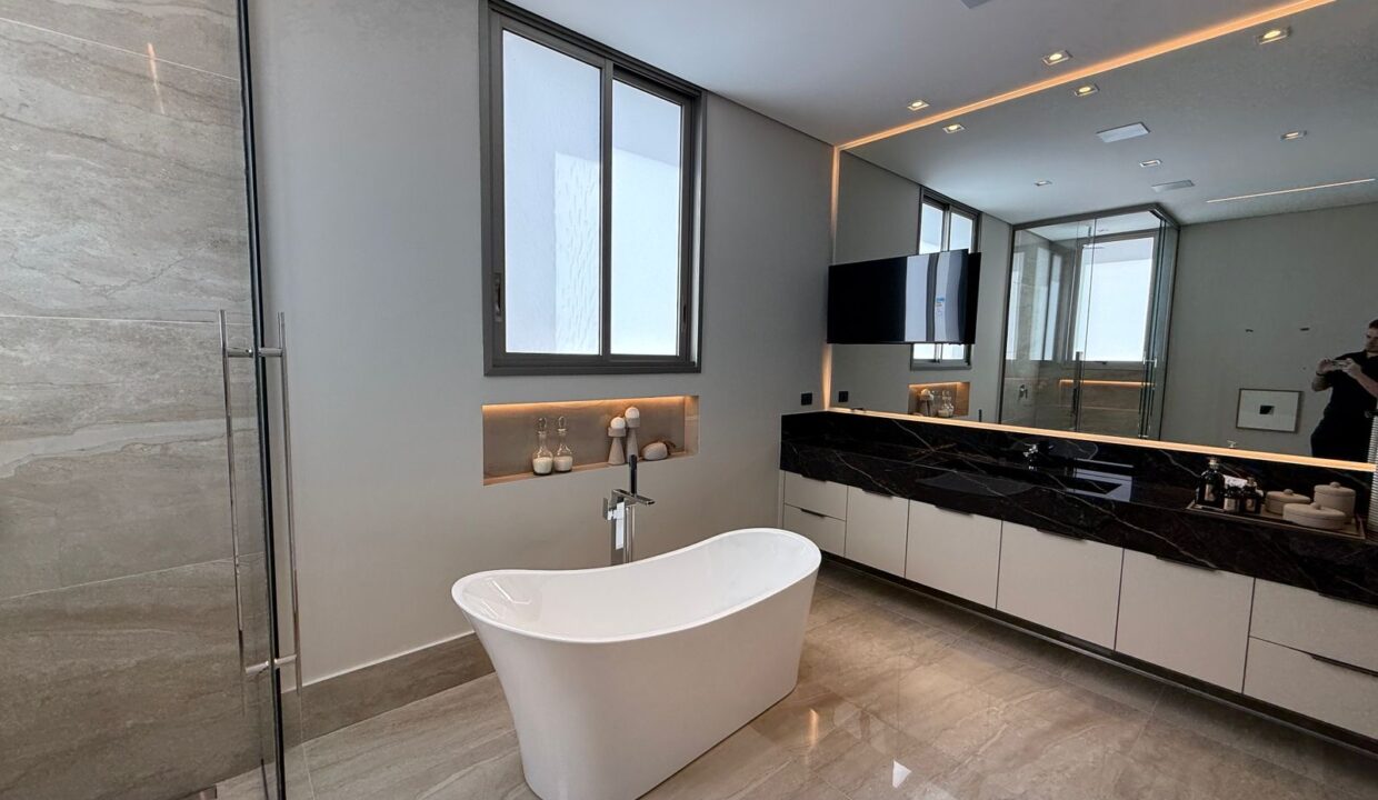 df54dde1-0824-4921-8960-147d5c95d9b0(1)