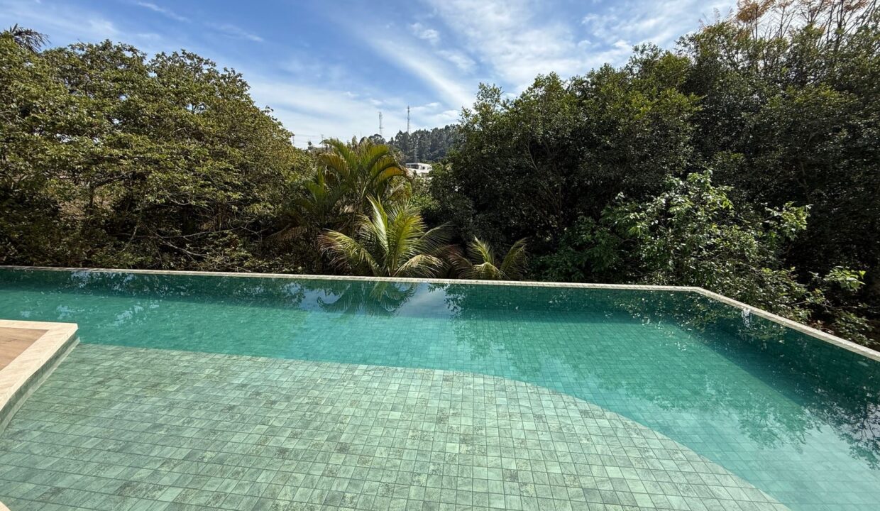 f7ae6306-e42e-480a-9b31-4929522b769e