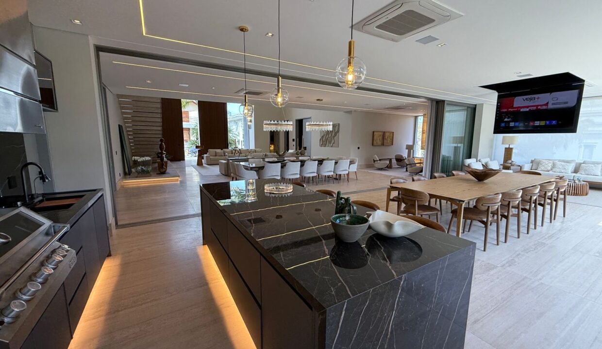 fc07e89c-21f5-4303-bb2b-817ea53eacb3